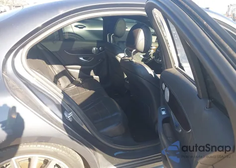 2015 Mercedes-Benz C 300 Sport z USA, uszkodzony, nr VIN 55SWF4JB6FU069381